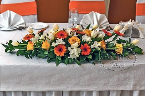 Оранжевая цветочная композиция на свадьбу