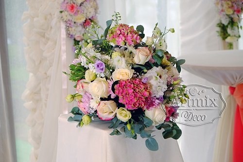 Свадьба в традиционном стиле с живыми цветами