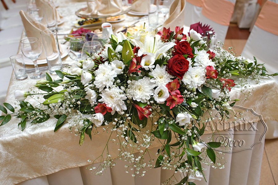 Свадебные образы с цветочные композиции из альстромерий, розы, лилии и эустомы