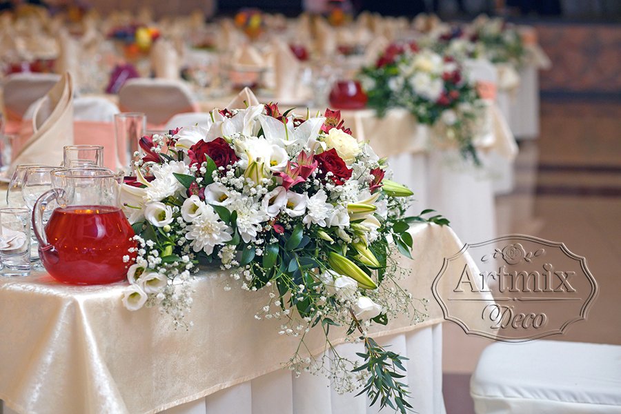 Оформление столов гостей живыми цветами