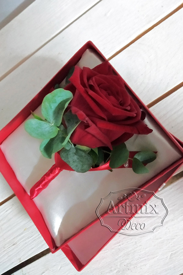 Бутоньерка "Роза" для жениха