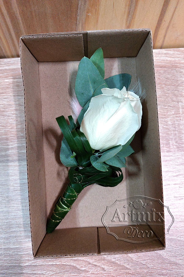 Классический букет невесты из белых пионов и роз