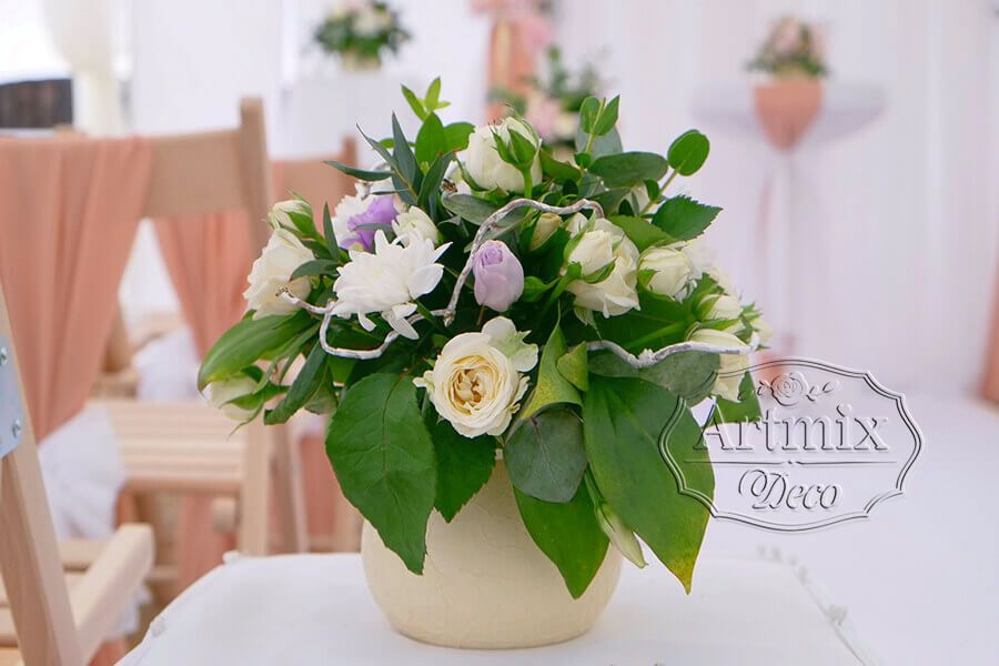 Живые цветы в оформлении свадебной церемонии