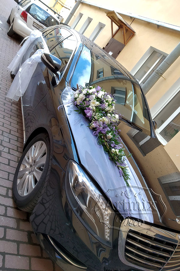 Украшение машины на свадьбу живыми цветами