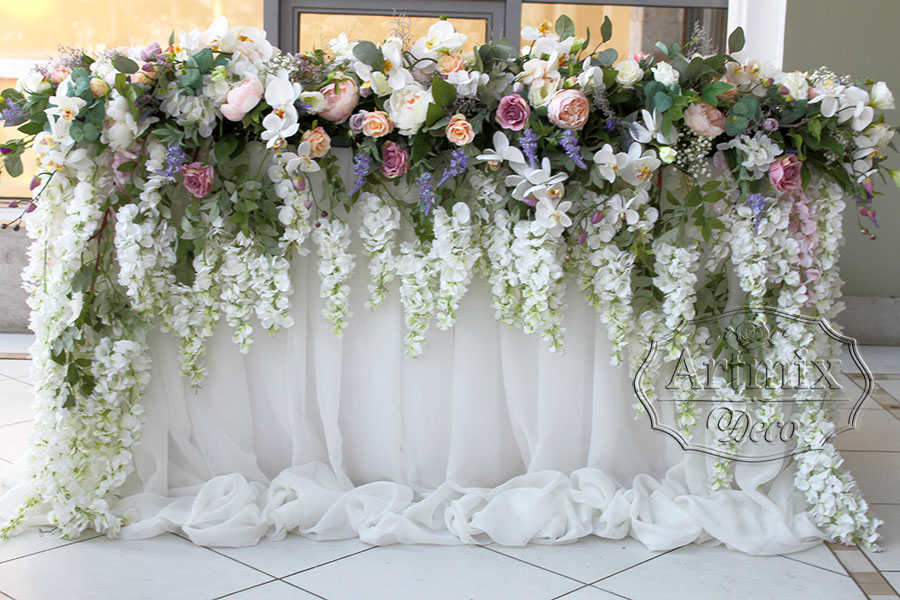 Цветочное оформление стола на свадьбу