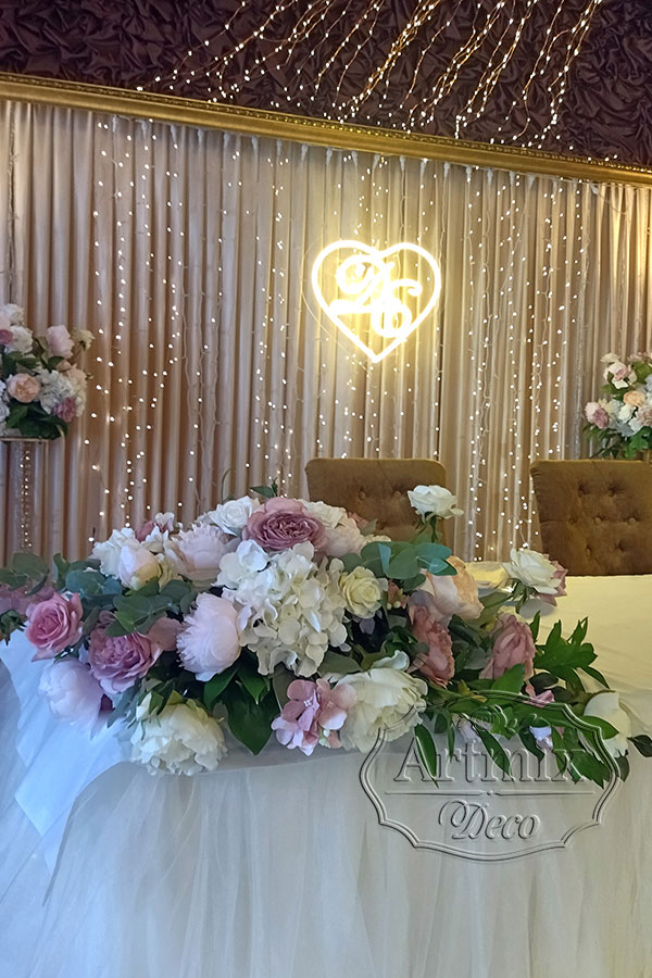 Цветы в оформлении свадебного зала