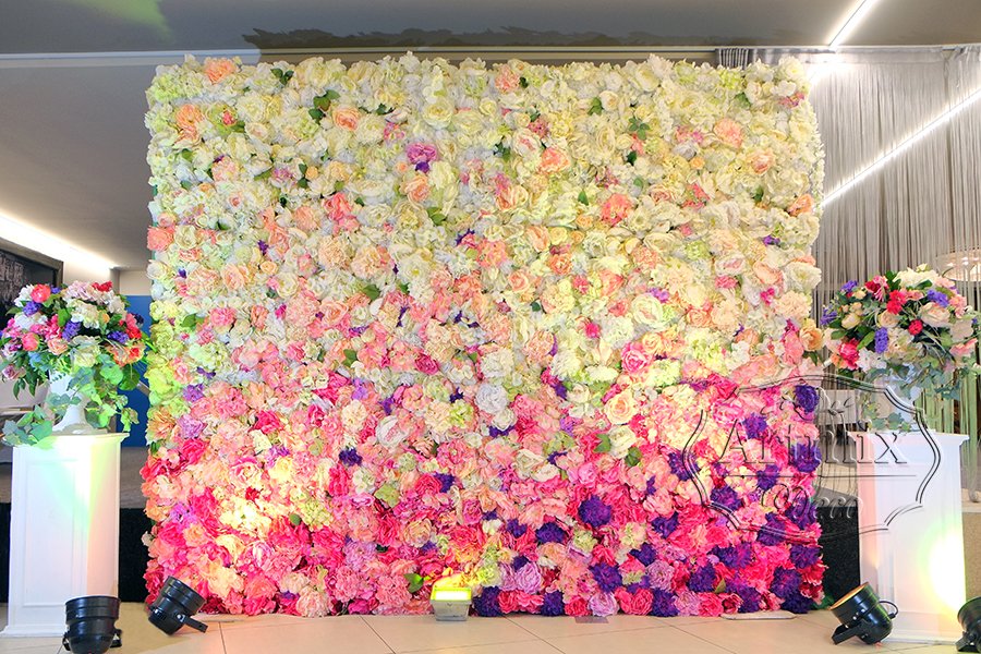 Свадебная фотозона из цветов