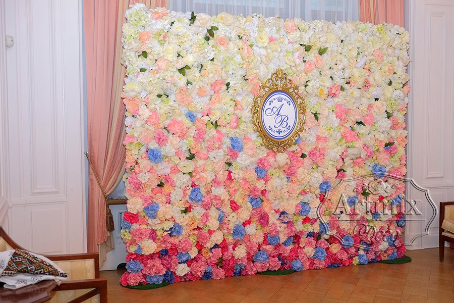Фотозона (стена) из цветов в особняке Кочубея на Фур
