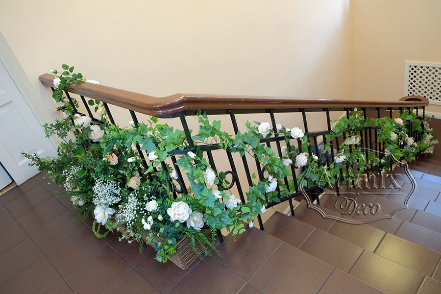Оформление лестниц на свадебное торжество