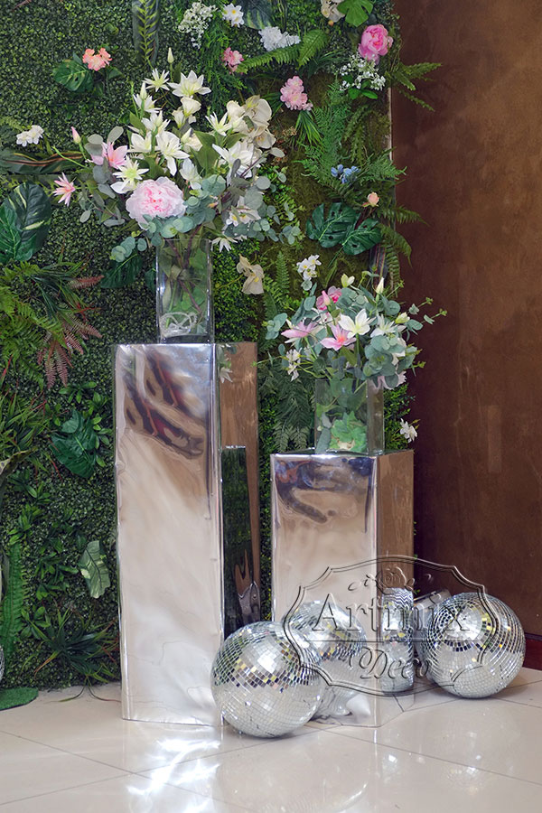 Зеркальные колонны в оформлении свадебной цереонии