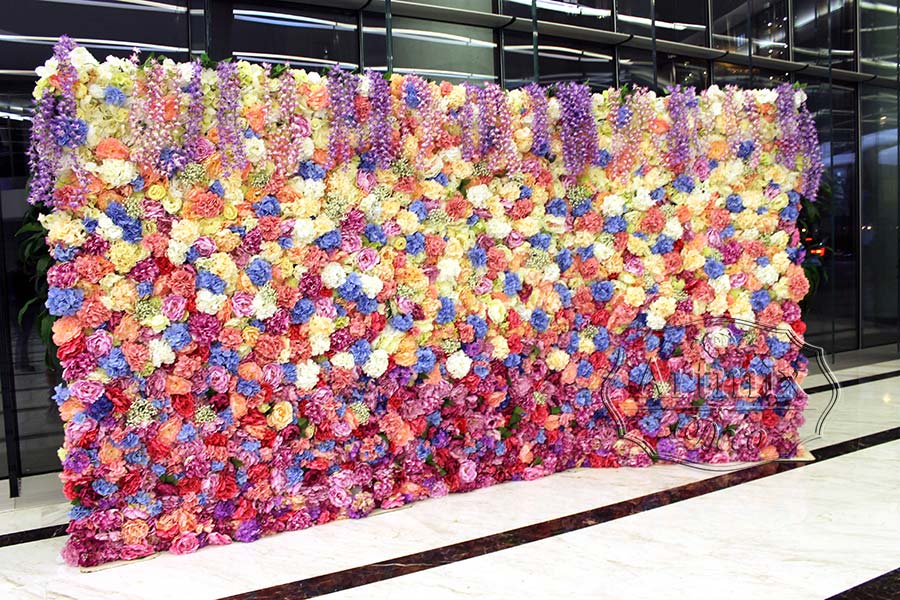 Масштабное оформление цветами объектов праздника