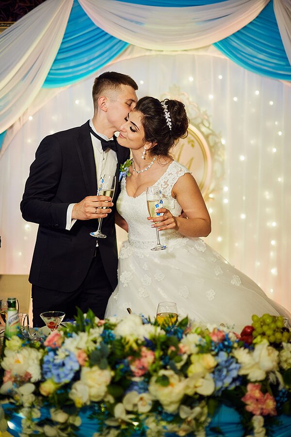Свадебное торжество проходила этой чудесной пары проходила 8 июля 2017 года в банкетном зале загородного комплекса "Иваново Подворье"