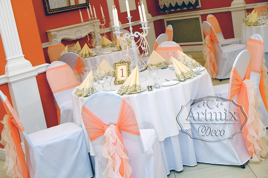 Украшение столов гостей для свадебного торжества в едином стиле