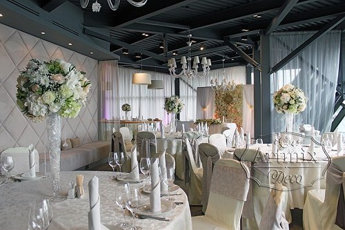 Свадебное оформление зала в ресторане Royal Beach