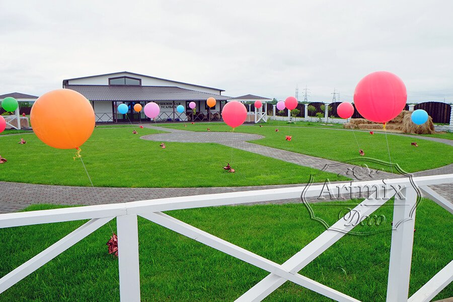 Оформление летней открытой площадки воздушными шарами