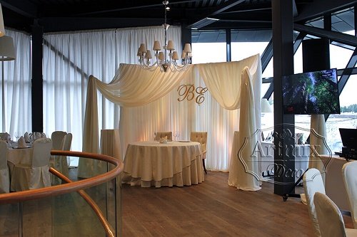 Оформление свадебного зала в культурно-развлекательном комплексе "ROYAL BEACH"