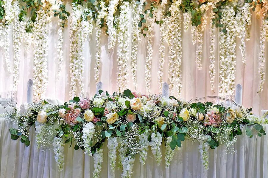 Цветы Вистерия в оформлении свадебного стола