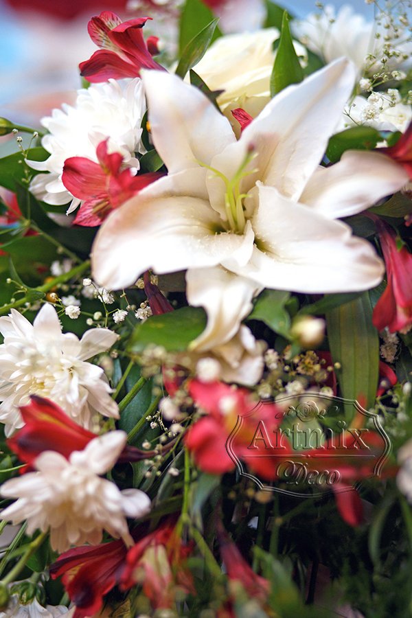 Состав цветов в свадебной цветочной композиции