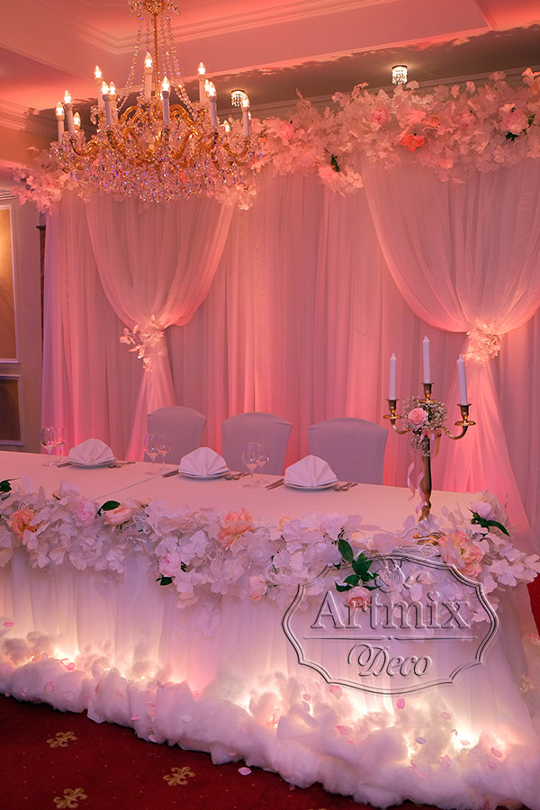 Свадебный стол жениха и невесты с Гинкго