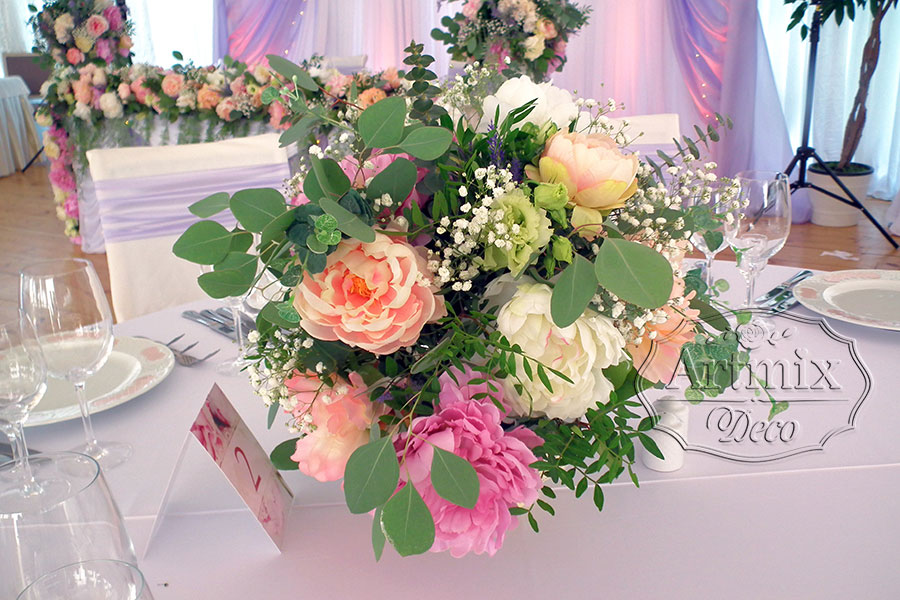 Цветочные композиции на столов гостей