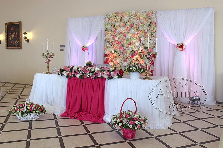 Оформление зала в амарантово - пурпурном цвете