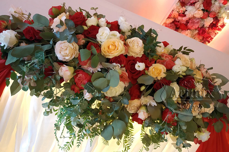 Цветы на свадебном столе