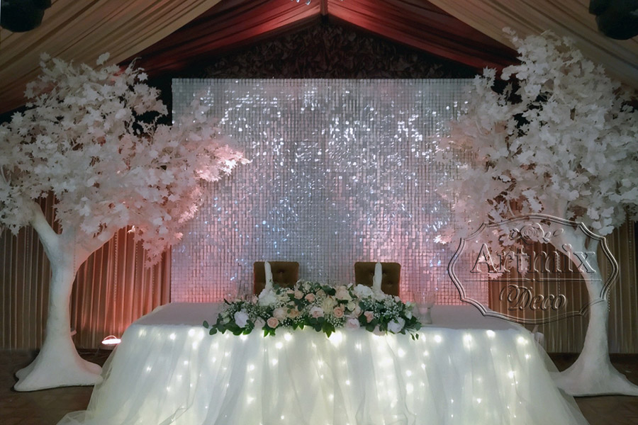 Объёмный декор в оформлении свадебного зала