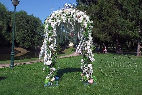 Свадебная арка из цветов Глицинии
