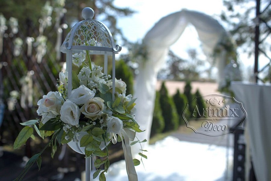 Свадебная цветочная арка, декорирование текстилем и изящными аксессуарами