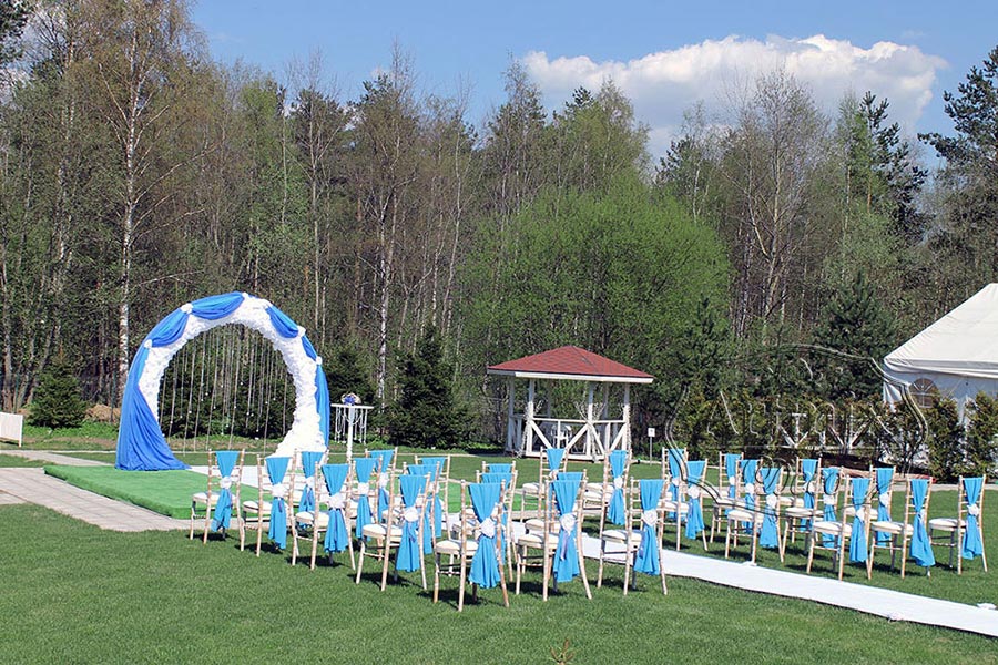 Оформление свадебной арки, стульев, столика регистратора и дорожки для выездной свадьбы