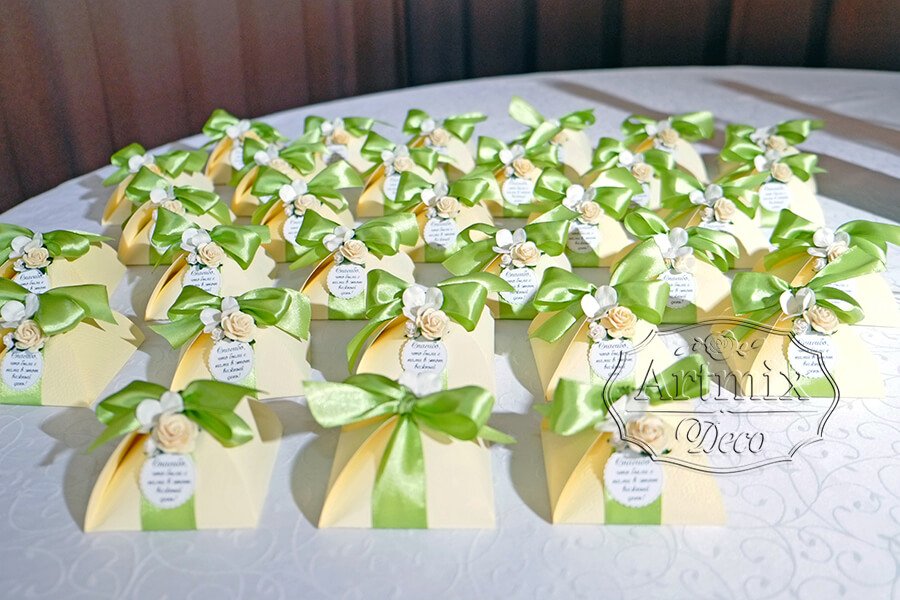 Бонбоньерки (коробочки) со сладостями, подарки для гостей