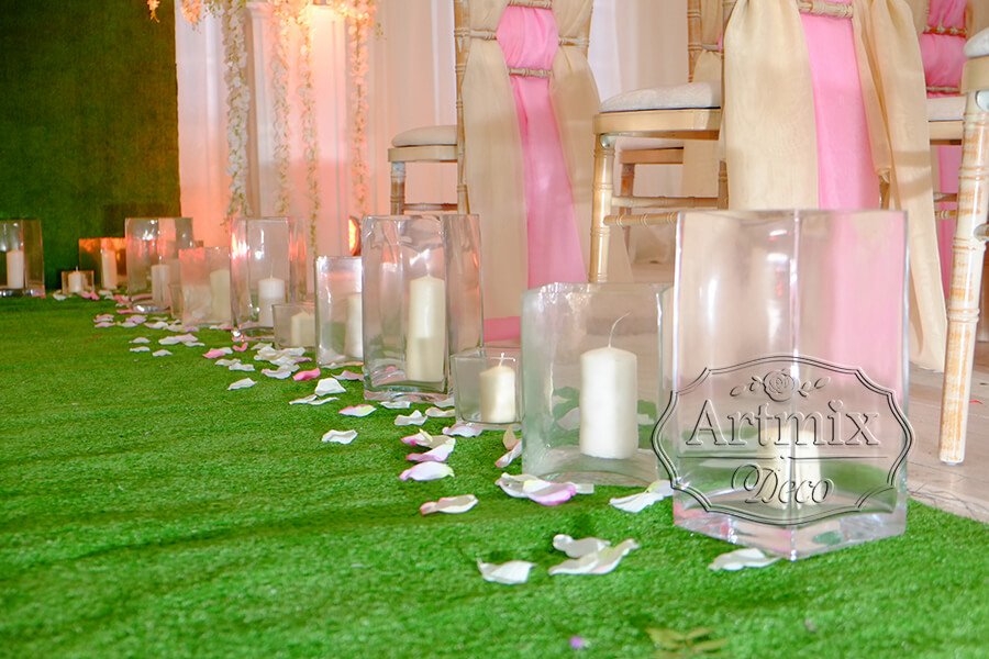 Свечи в стеклянных вазах для оформление свадьбы