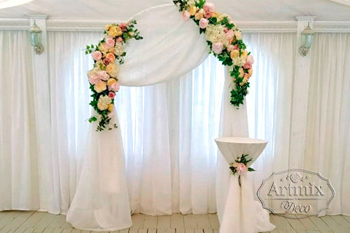 Классическая свадебная арка в аренду
