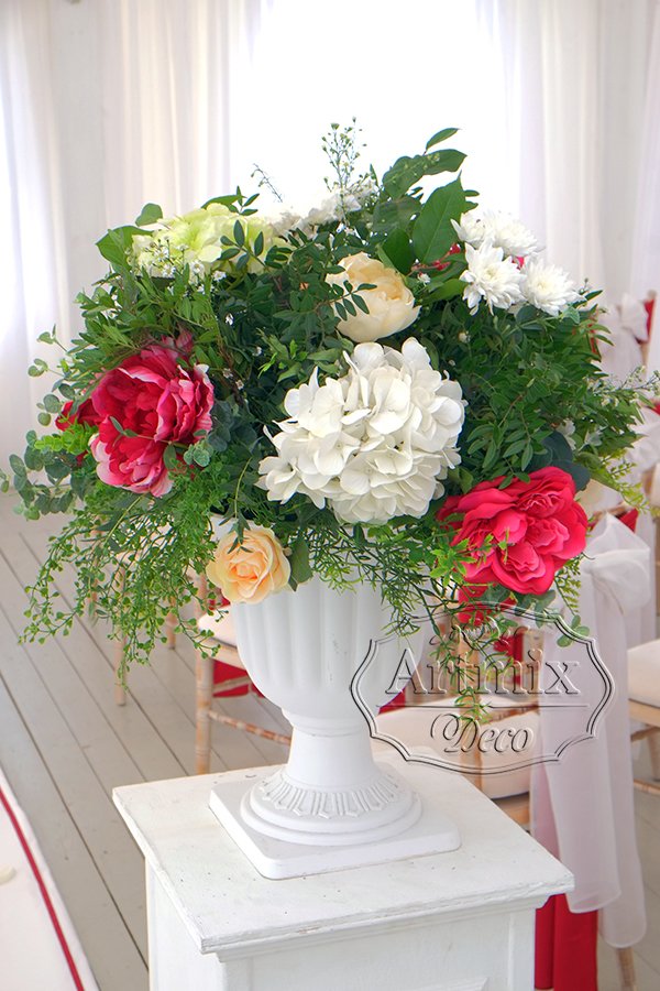 Флористическая композиция в вазе