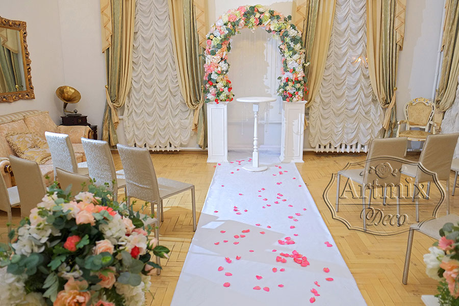 Оформление свадебной церемонии в зале особняка