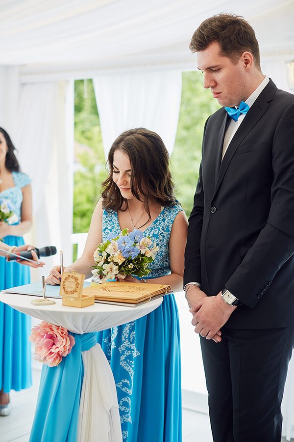 Свидетельница и подружки невесты на свадьбе в стиле свадебной церемонии