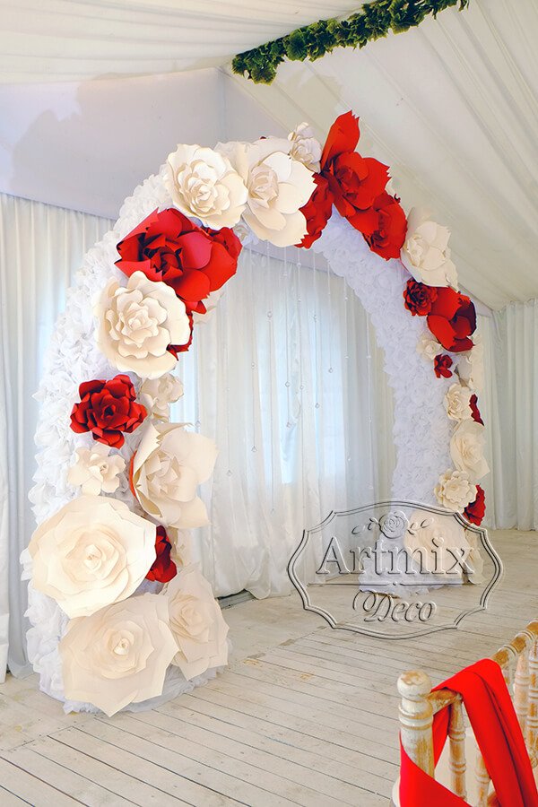 Нежная свадебная арка из цветов