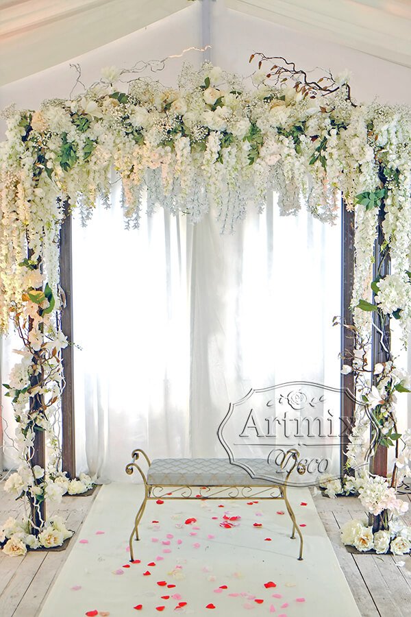 Свадебная арка с цветами Глицинии