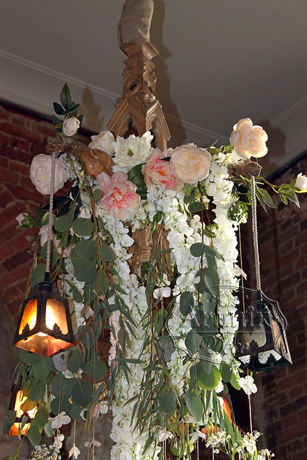 Оформление цветочной люстры на свадьбе – идеи и стильный выбор
