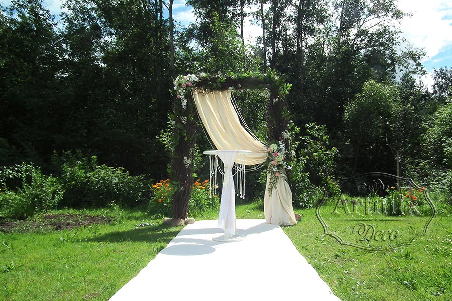 Свадебная арка для выездной регистрации в стиле Рустик