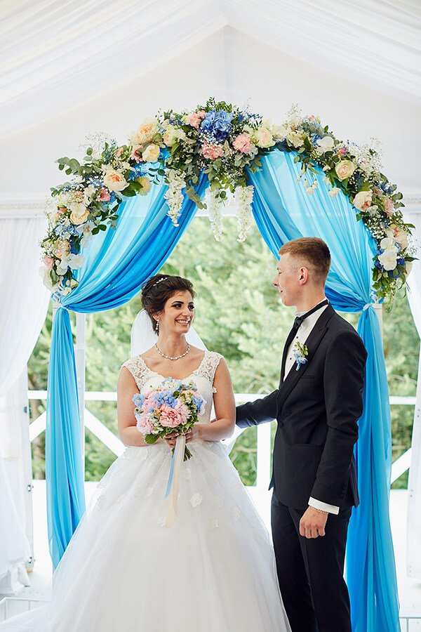 Свадебная церемония в голубом цвете