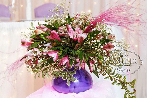 Свадебная цветочная композиция с перьями