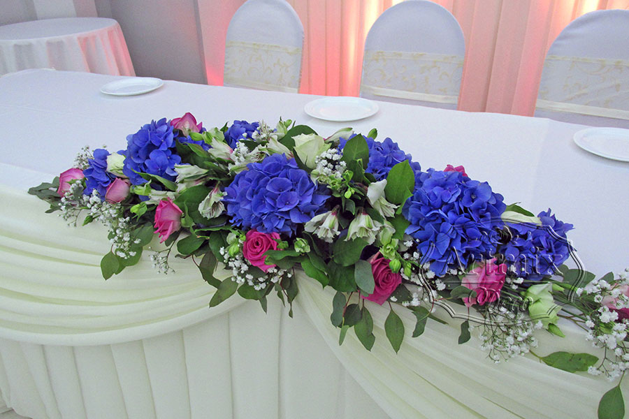 Свадебная классическая цветочная композиция с гортензией