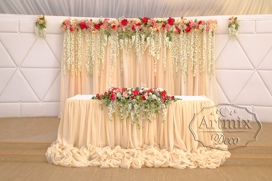Свадебное оформление стола тканями и цветами