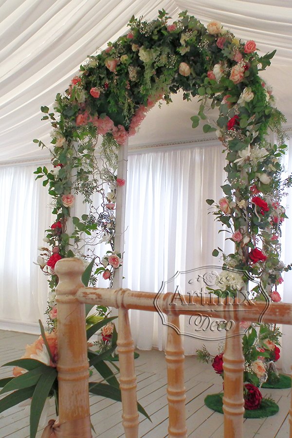 Свадебная арка в шатре усадьбы Иваново Подворье